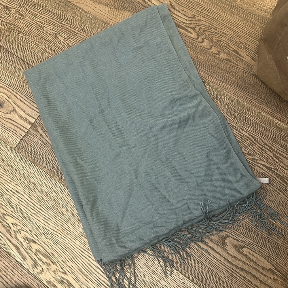 *LAST CHANCE** Nordstrom Cashmere Scarf